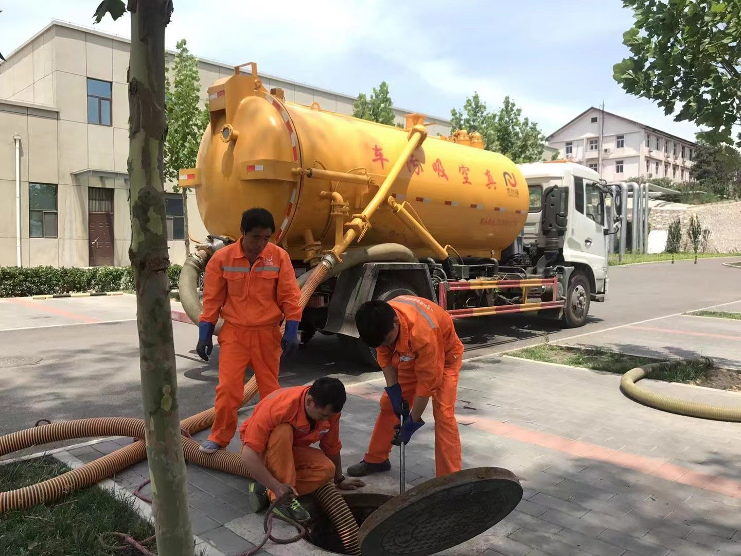 峰峰矿化粪池清理与5-8吨吸粪车施工效率分析